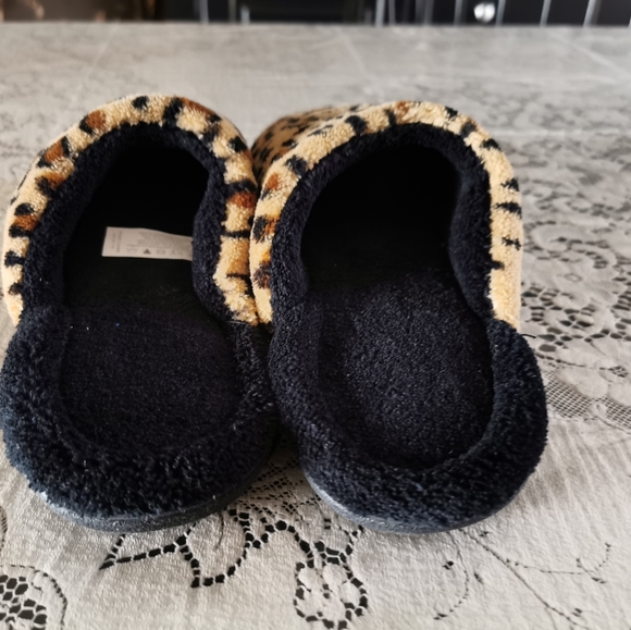 Isotoner Cheetah Print Clog Slippers Size 7.5-8 - Picture 4 of 6